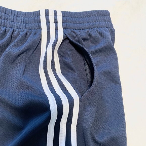 🆕Boys Adidas Classic Three-Stripe Shorts - Picture 9 of 13